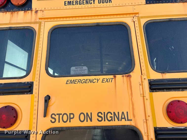 image for item EE4074 2003 Freightliner FS65 school bus