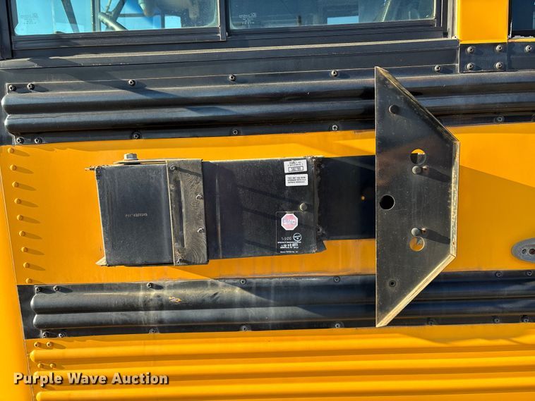 image for item EE4074 2003 Freightliner FS65 school bus
