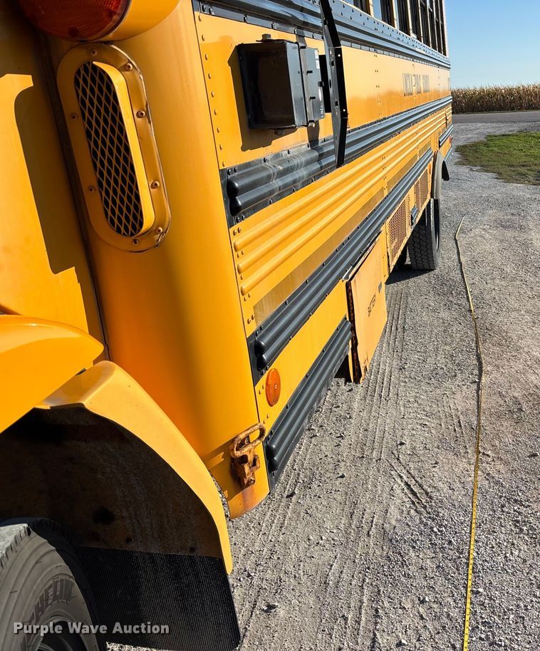 image for item EE4074 2003 Freightliner FS65 school bus