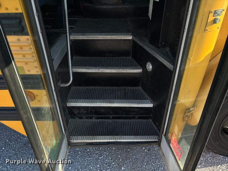 image for item EE4074 2003 Freightliner FS65 school bus