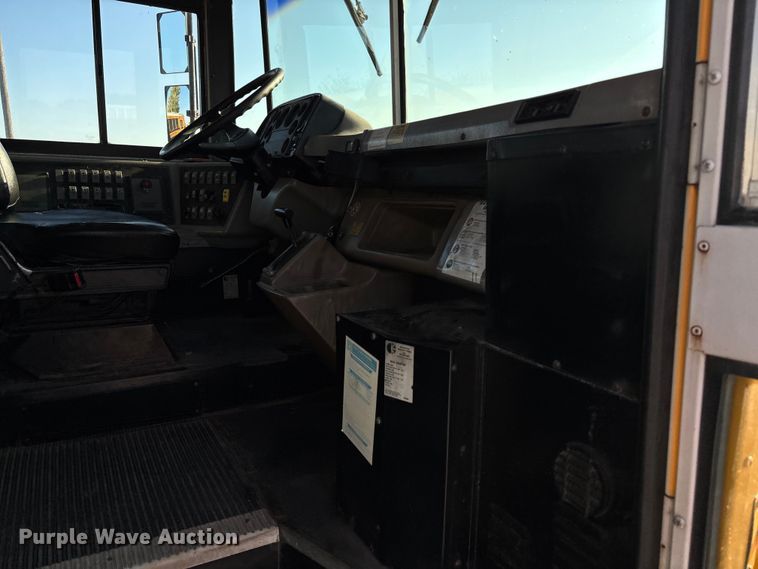 image for item EE4074 2003 Freightliner FS65 school bus
