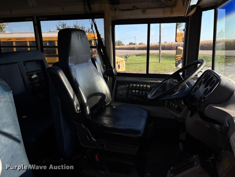 image for item EE4074 2003 Freightliner FS65 school bus