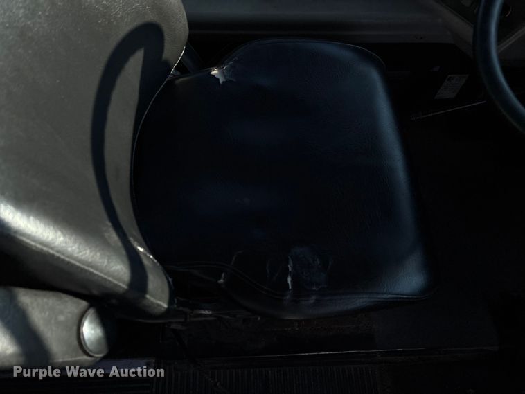 image for item EE4074 2003 Freightliner FS65 school bus