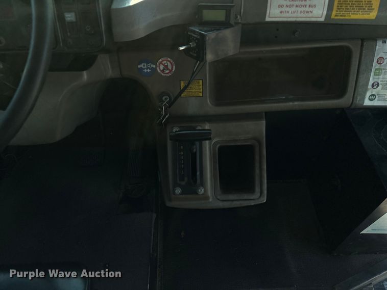 image for item EE4074 2003 Freightliner FS65 school bus