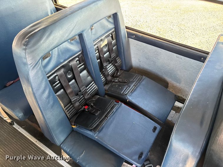 image for item EE4074 2003 Freightliner FS65 school bus