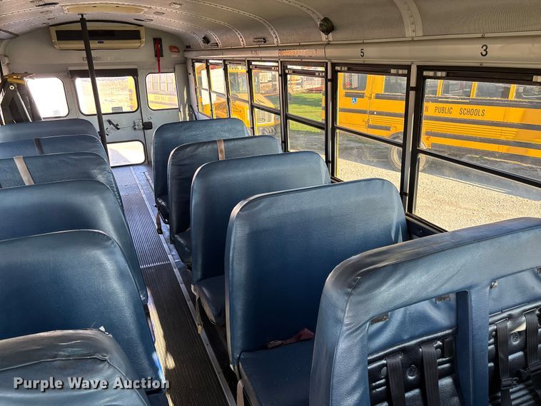 image for item EE4074 2003 Freightliner FS65 school bus