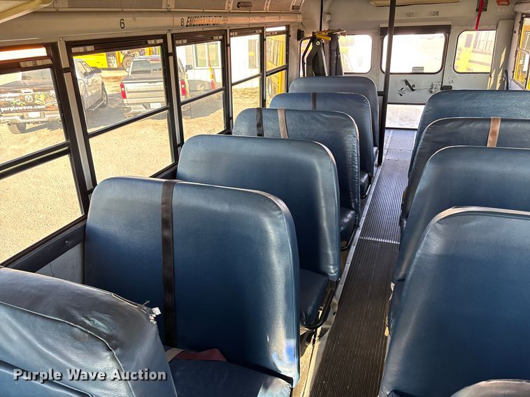 image for item EE4074 2003 Freightliner FS65 school bus