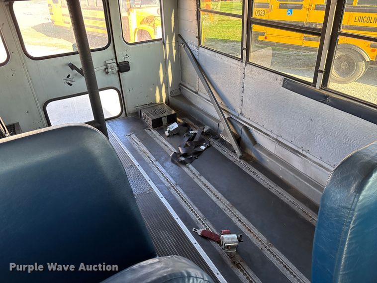 image for item EE4074 2003 Freightliner FS65 school bus