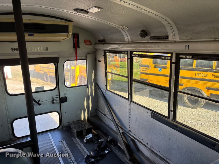 image for item EE4074 2003 Freightliner FS65 school bus