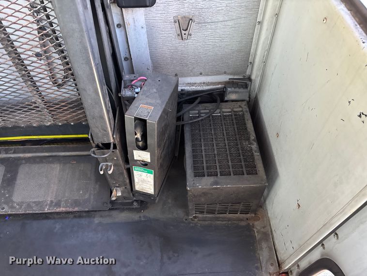 image for item EE4074 2003 Freightliner FS65 school bus