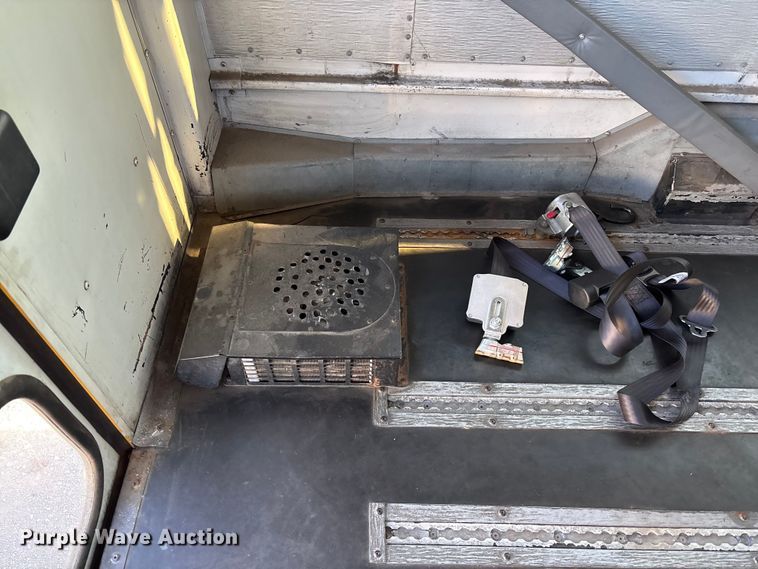 image for item EE4074 2003 Freightliner FS65 school bus