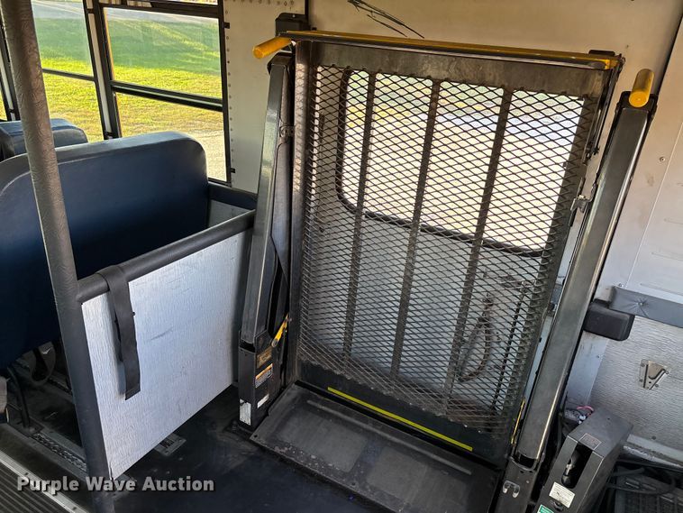 image for item EE4074 2003 Freightliner FS65 school bus