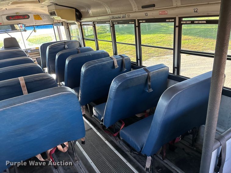 image for item EE4074 2003 Freightliner FS65 school bus