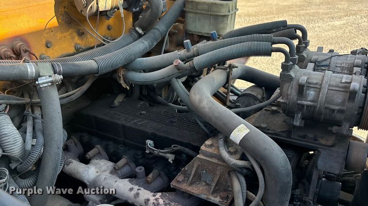 image for item EE4074 2003 Freightliner FS65 school bus