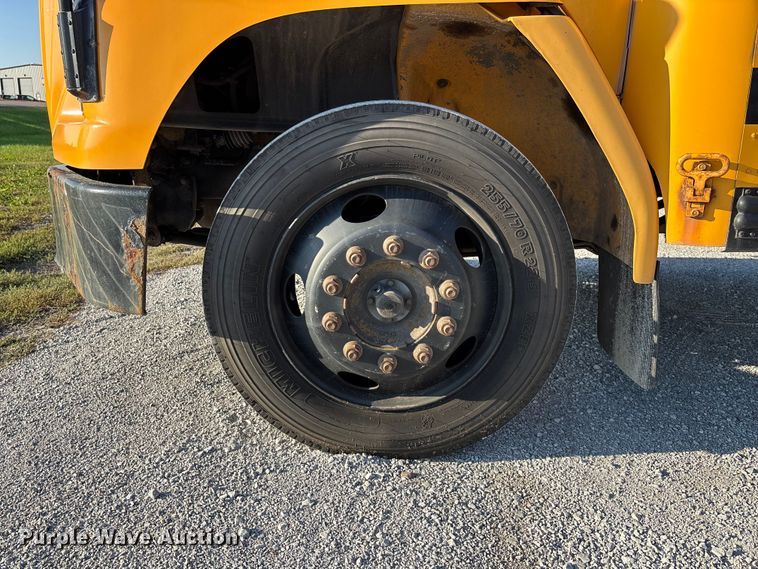 image for item EE4074 2003 Freightliner FS65 school bus