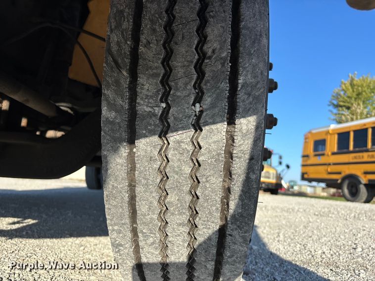 image for item EE4074 2003 Freightliner FS65 school bus