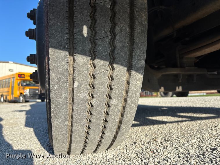 image for item EE4074 2003 Freightliner FS65 school bus