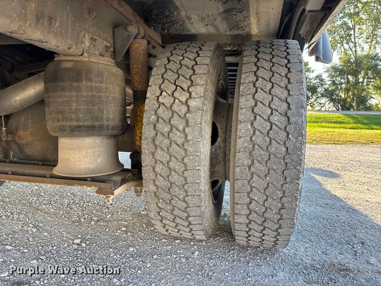 image for item EE4074 2003 Freightliner FS65 school bus