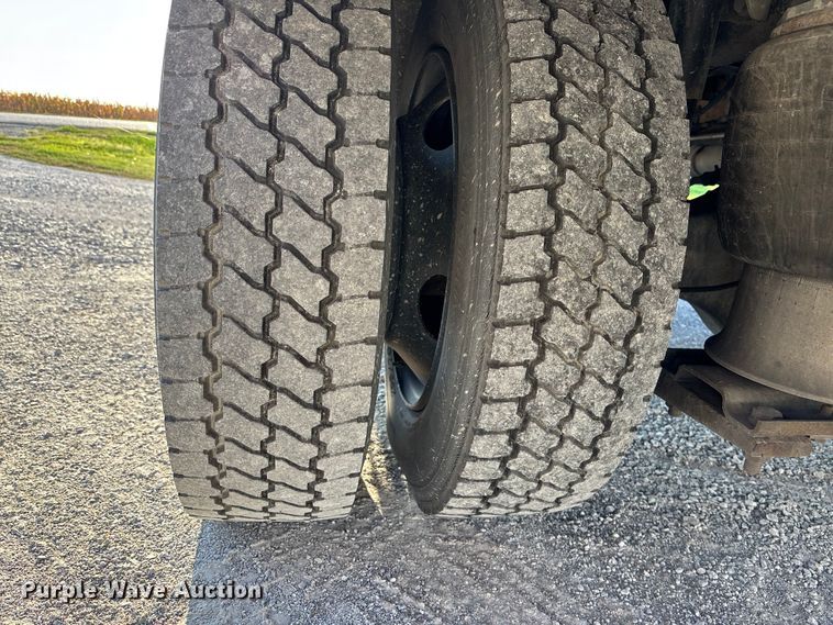 image for item EE4074 2003 Freightliner FS65 school bus