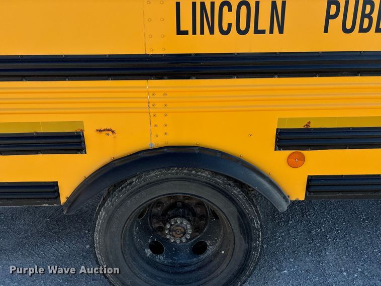 image for item EE4075 2003 Freightliner FS65 school bus