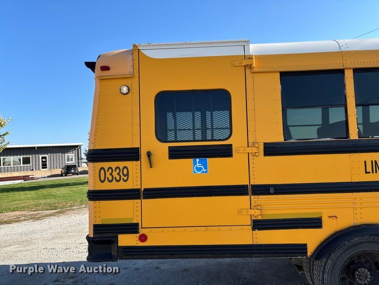 image for item EE4075 2003 Freightliner FS65 school bus