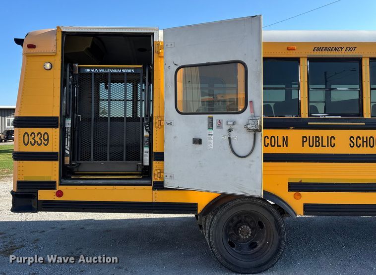 image for item EE4075 2003 Freightliner FS65 school bus