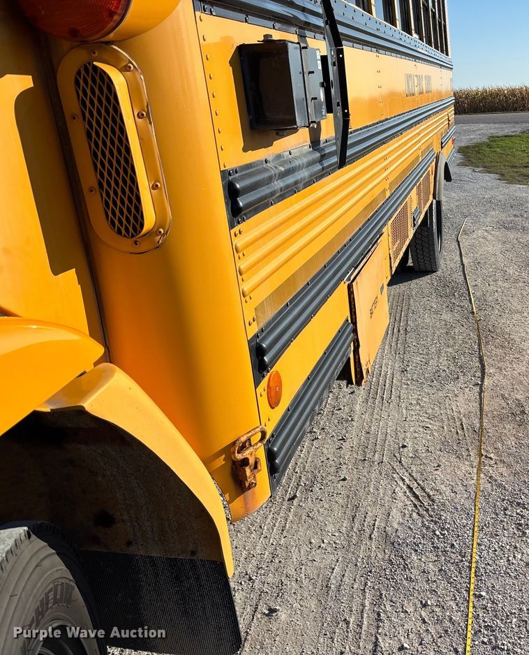 image for item EE4075 2003 Freightliner FS65 school bus