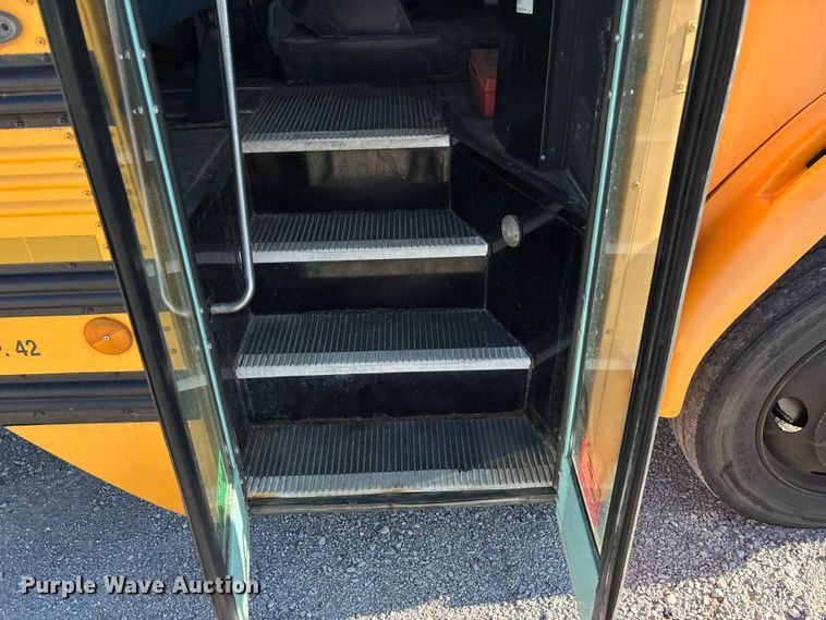 image for item EE4075 2003 Freightliner FS65 school bus