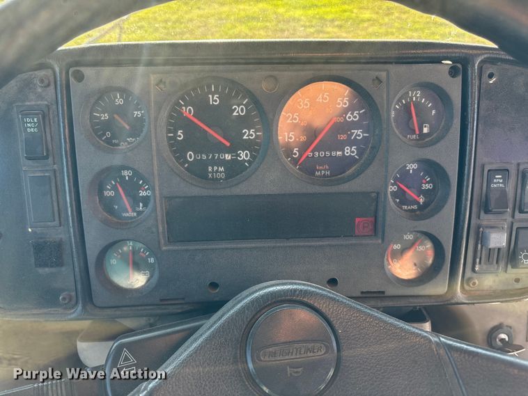 image for item EE4075 2003 Freightliner FS65 school bus