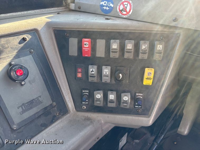 image for item EE4075 2003 Freightliner FS65 school bus