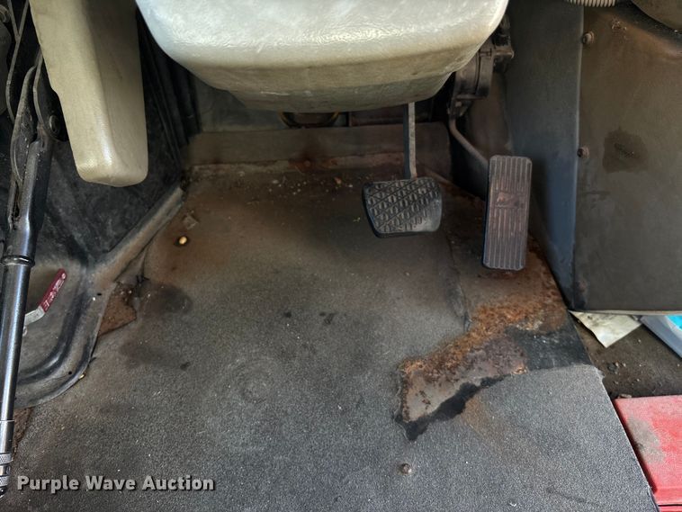 image for item EE4075 2003 Freightliner FS65 school bus