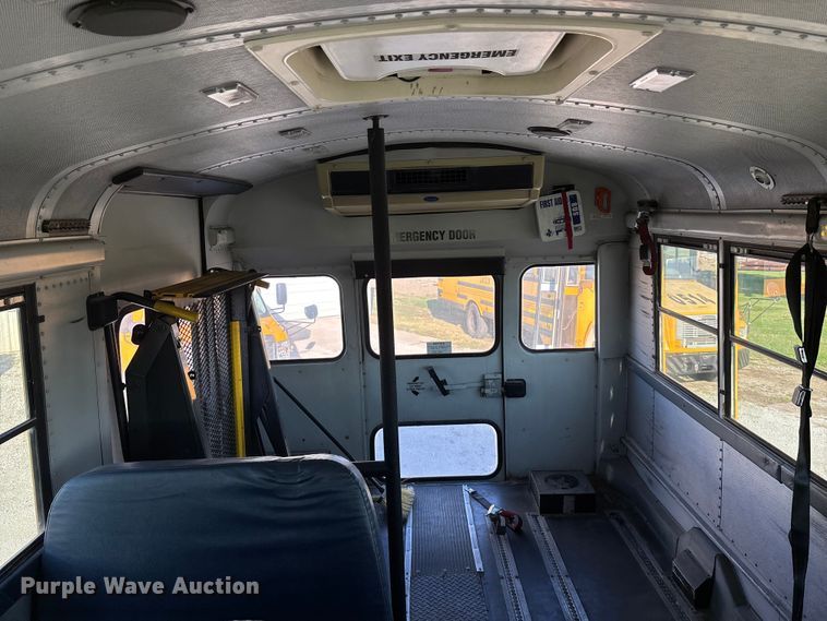 image for item EE4075 2003 Freightliner FS65 school bus