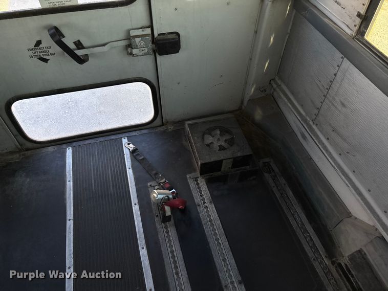 image for item EE4075 2003 Freightliner FS65 school bus