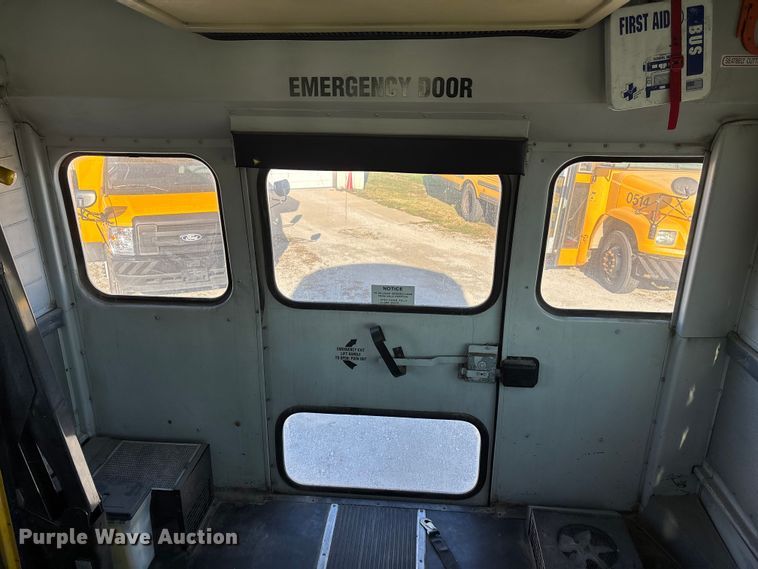 image for item EE4075 2003 Freightliner FS65 school bus