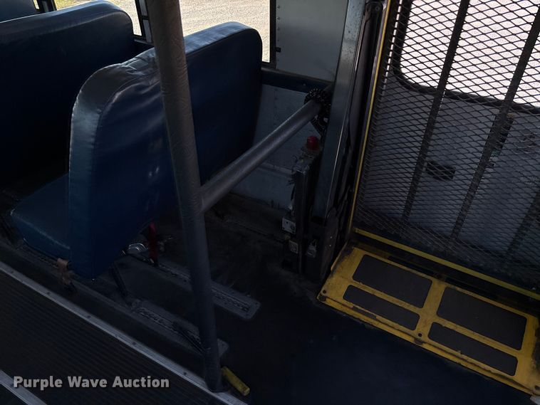 image for item EE4075 2003 Freightliner FS65 school bus