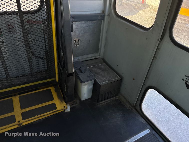 image for item EE4075 2003 Freightliner FS65 school bus