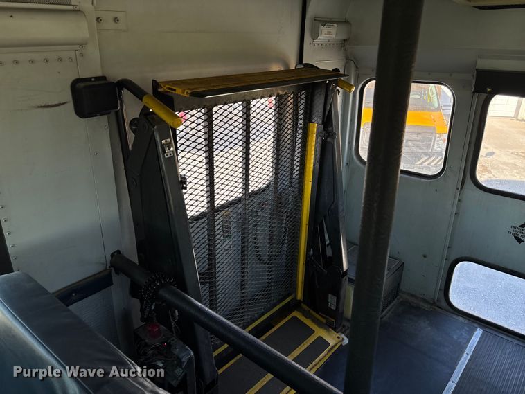 image for item EE4075 2003 Freightliner FS65 school bus