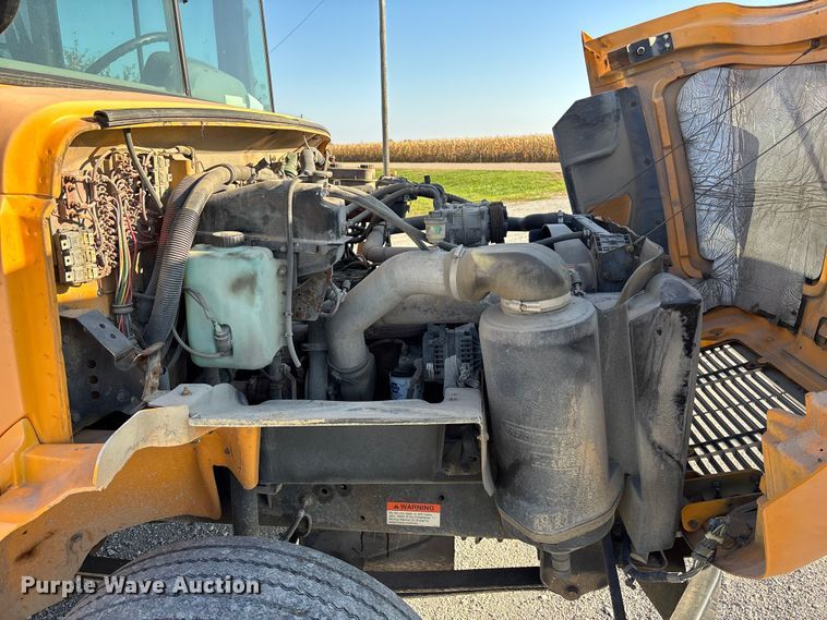 image for item EE4075 2003 Freightliner FS65 school bus