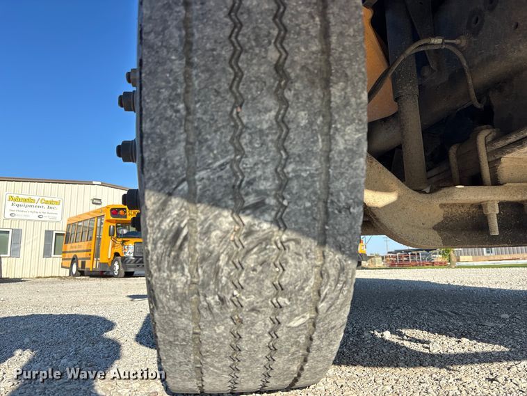 image for item EE4075 2003 Freightliner FS65 school bus