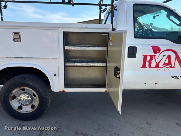 image for item EE4080 2009 Ford F350 utility bed pickup truck