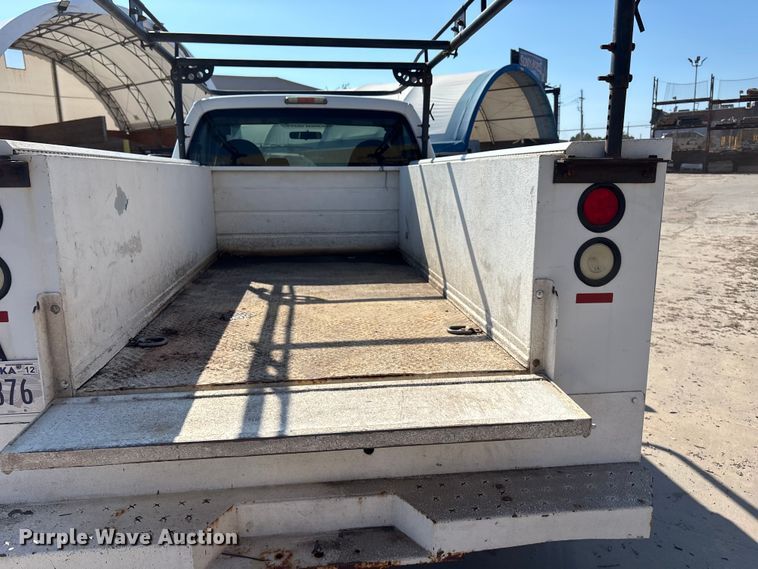 image for item EE4080 2009 Ford F350 utility bed pickup truck