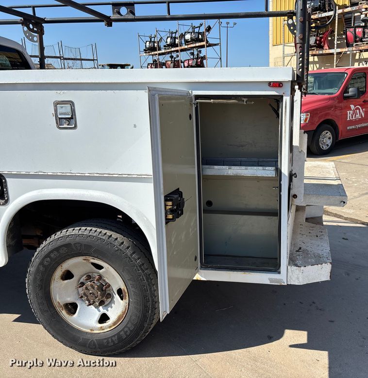 image for item EE4080 2009 Ford F350 utility bed pickup truck