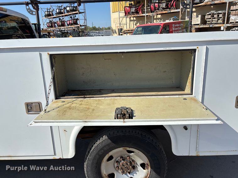 image for item EE4080 2009 Ford F350 utility bed pickup truck