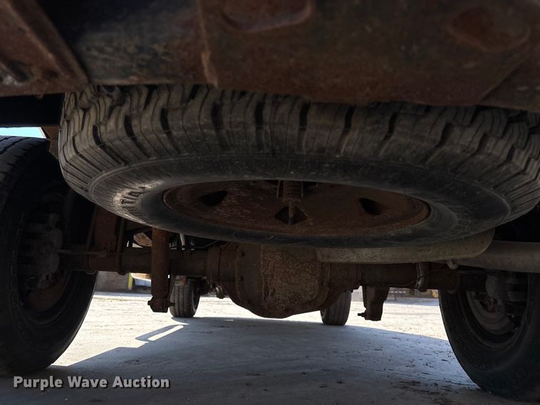 image for item EE4080 2009 Ford F350 utility bed pickup truck