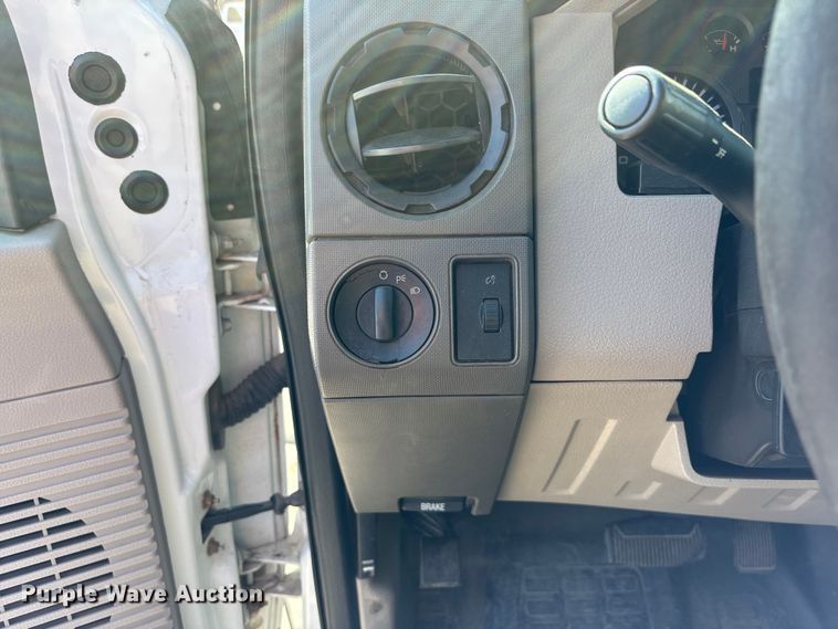 image for item EE4080 2009 Ford F350 utility bed pickup truck