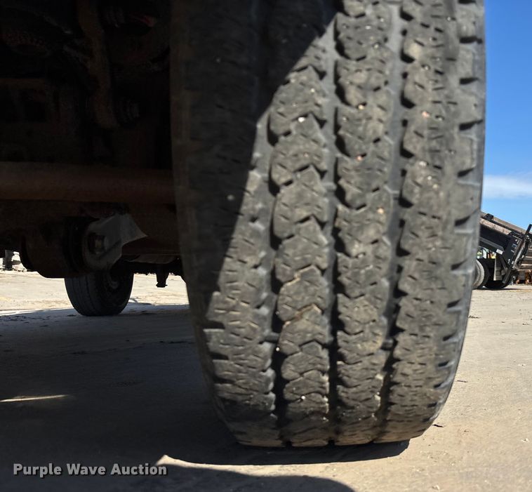 image for item EE4080 2009 Ford F350 utility bed pickup truck