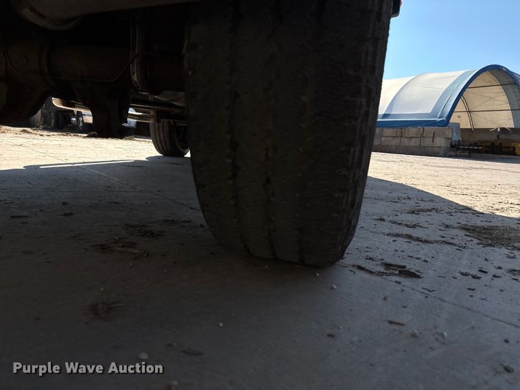 image for item EE4080 2009 Ford F350 utility bed pickup truck