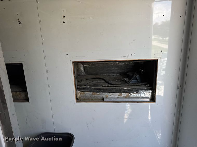 image for item EF2079 2013 Holland 40' CUPCOW bunk trailer