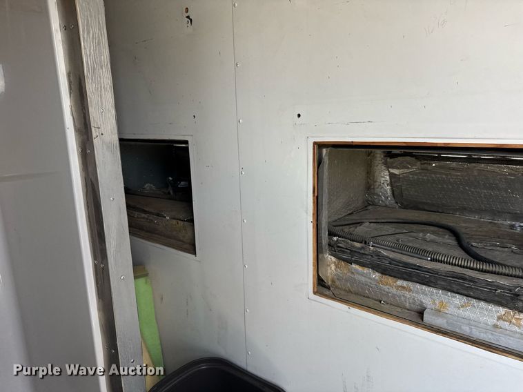 image for item EF2079 2013 Holland 40' CUPCOW bunk trailer