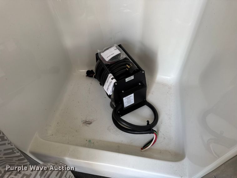 image for item EF2079 2013 Holland 40' CUPCOW bunk trailer